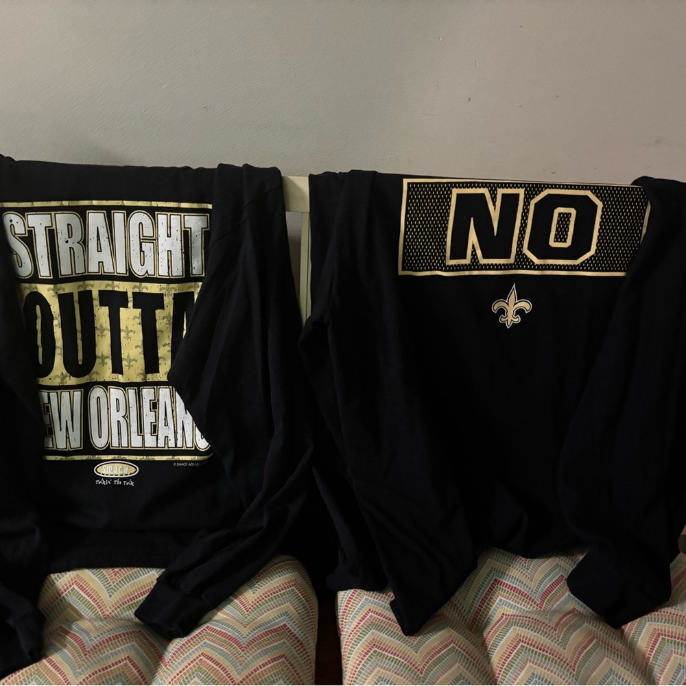 Fantics New Orleans Saints Long Sleeve Shirt.